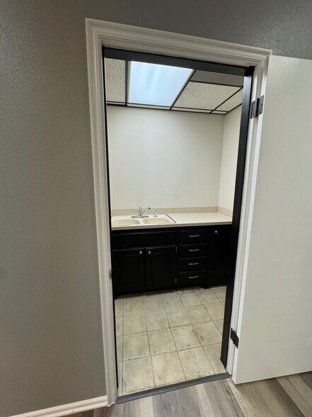 More Photos Of 101 SE 4th St, Moore Office For Lease