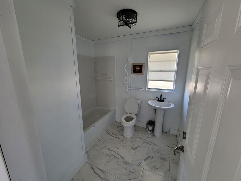 More Photos Of 4830 Gall Blvd, Zephyrhills Flex For Lease