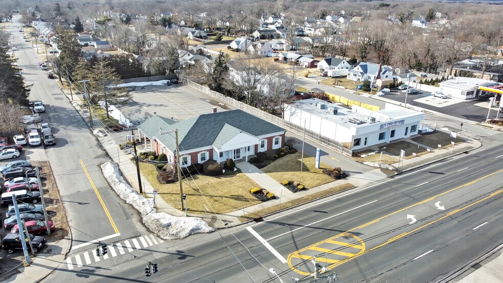 More Photos Of 472 Medford Ave, Patchogue Bank For Lease
