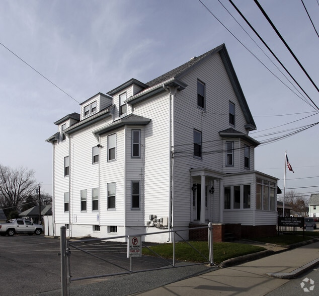 More Photos Of 872 Park Ave, Cranston Office Residential For Lease