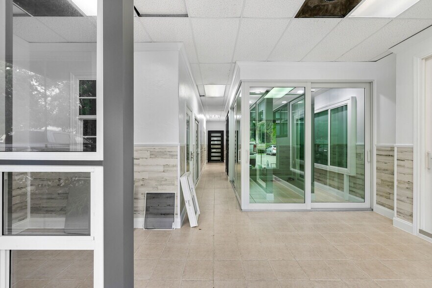 More Photos Of 1076 Business Ln, Naples Showroom For Sale