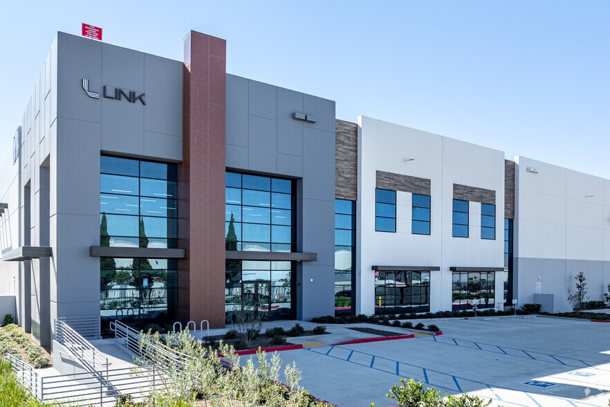 More Photos Of 112 W Alondra Blvd, Gardena Unknown For Lease