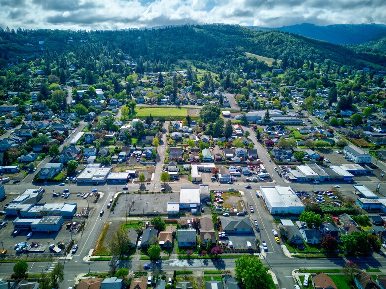 More Photos Of 1328 SE Stephens St, Roseburg Auto Dealership For Sale