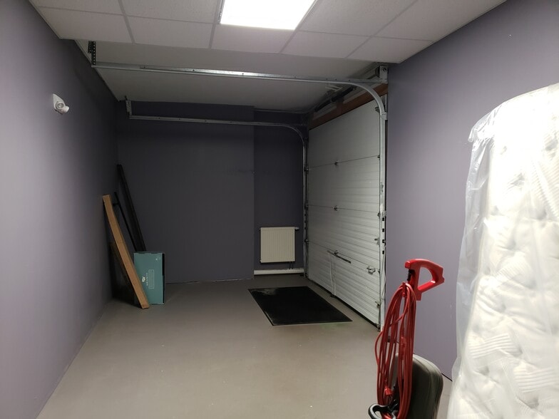 More Photos Of 104 Damon Rd, Northampton Freestanding For Lease