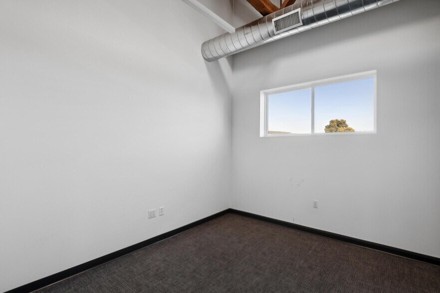 More Photos Of 1000 Calcot Pl, Oakland Warehouse For Lease