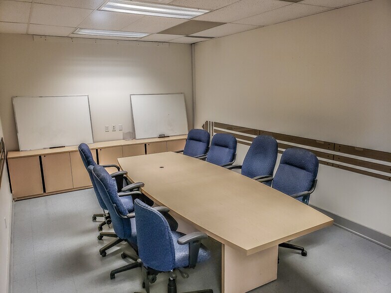 More Photos Of 7622 18th St NW, Edmonton Manufacturing For Lease