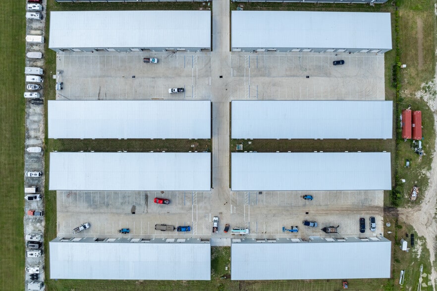 More Photos Of 4061 Thomas St, Oxford Unknown For Lease