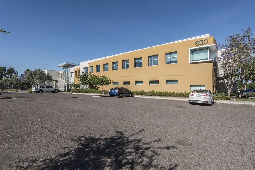 More Photos Of 690 N Cofco Center Ct, Phoenix Medical For Lease