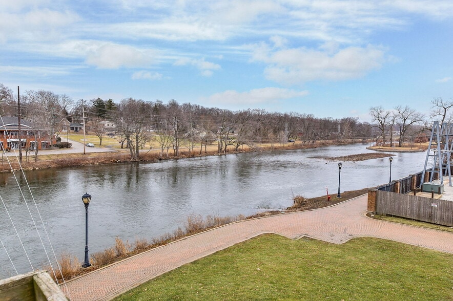 More Photos Of 30 S Shumway Ave, Batavia Office For Sale