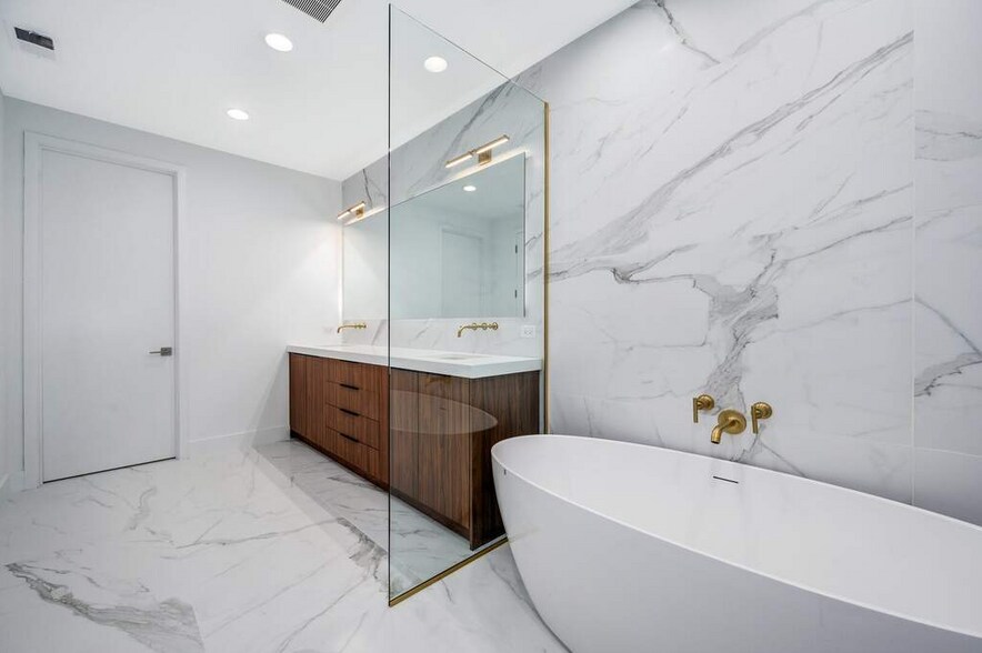 More Photos Of 1219 W Madison St, Chicago Storefront Retail Residential For Lease
