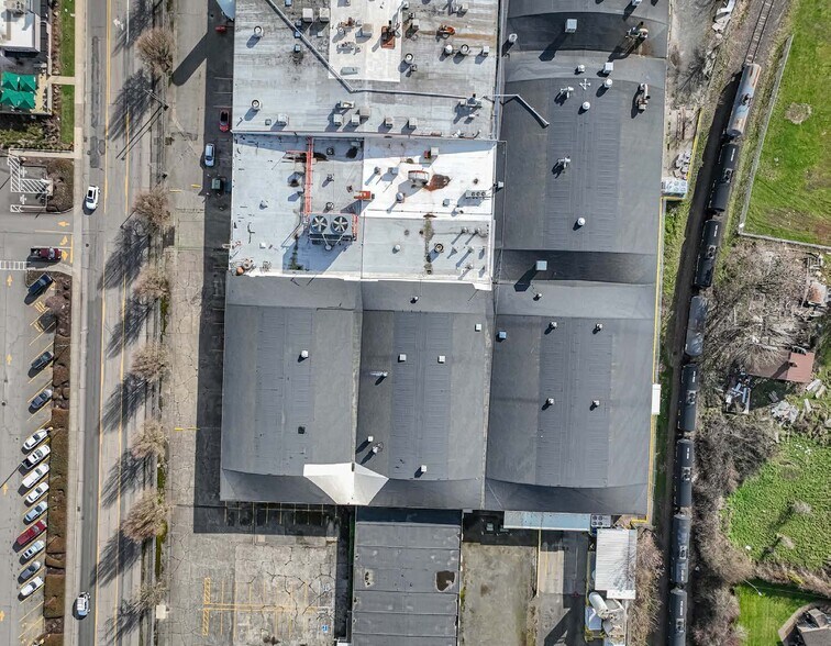 More Photos Of 811 N 1st St, Silverton Food Processing For Lease