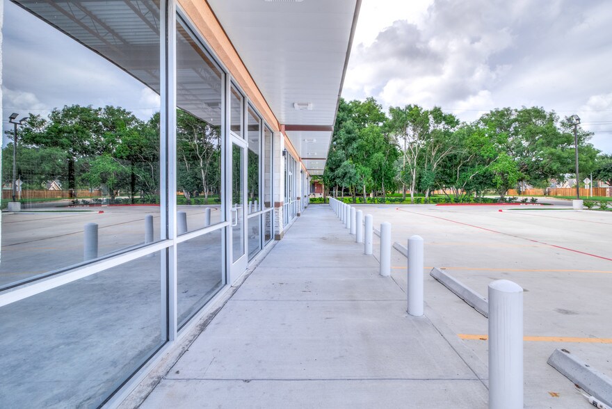 More Photos Of 18010 Kingsland Blvd, Houston General Retail For Sale