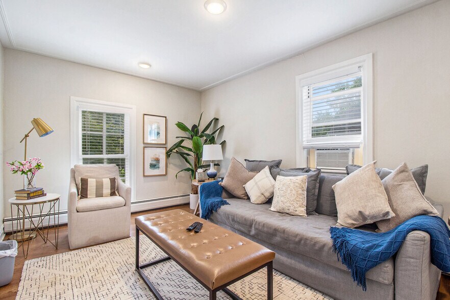 More Photos Of 155 N Main St, Clarkston Hospitality For Sale