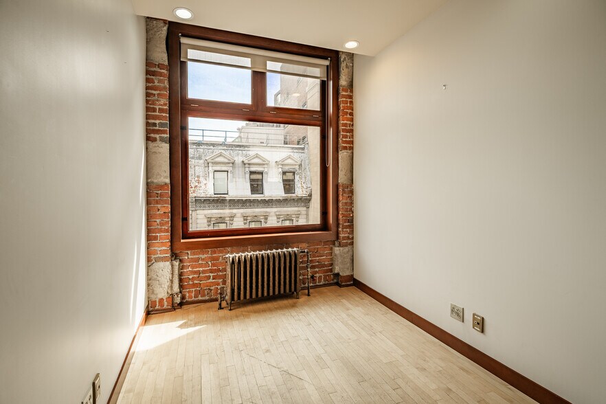 More Photos Of 261 Rue Saint-Jacques, Montréal Office For Lease