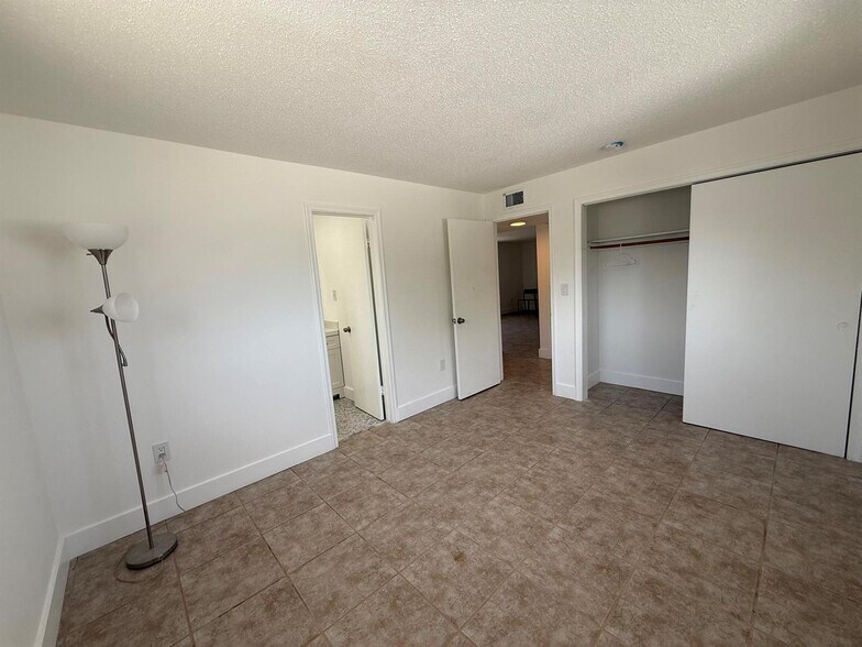 More Photos Of 1859 Lincoln St, Hollywood Apartments For Sale