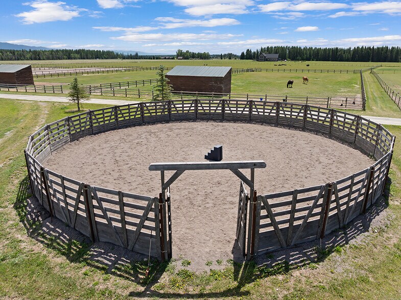 More Photos Of 555 Twin Bridges Rd, Whitefish Specialty For Sale