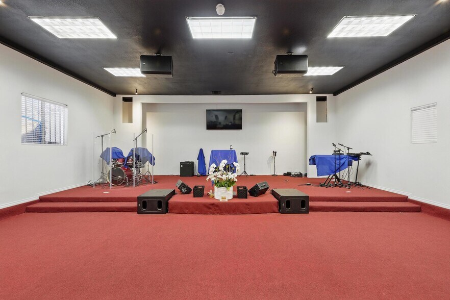 More Photos Of 6617 S San Pedro St, Los Angeles Flex For Sale