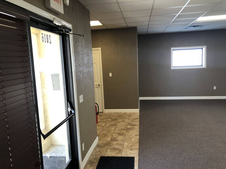 More Photos Of 2016 N Westwood Blvd, Poplar Bluff Freestanding For Sale