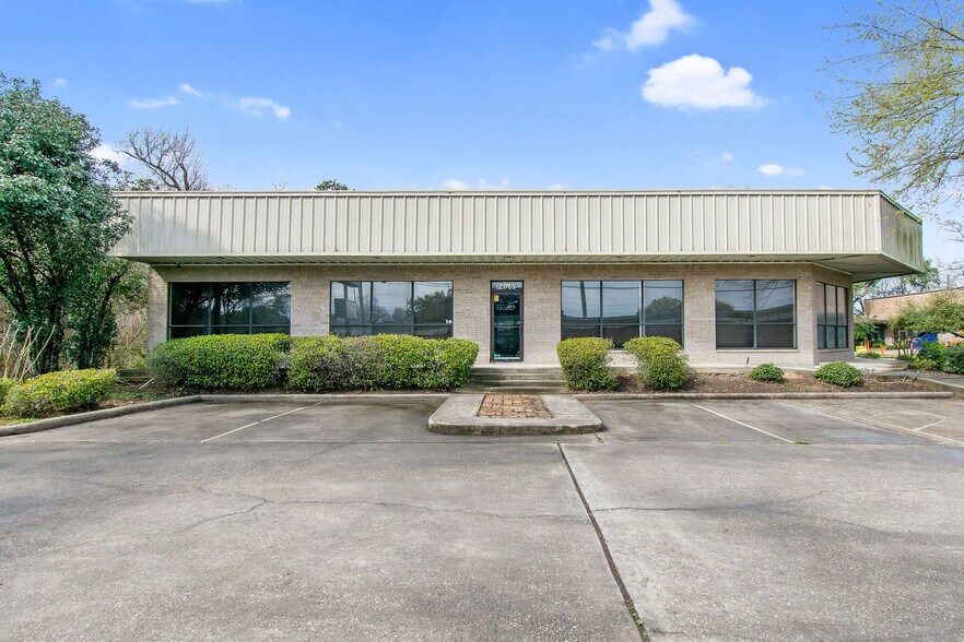 More Photos Of 21755 N I-45 Fwy, Spring Flex For Sale