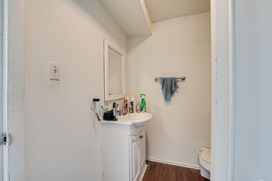 More Photos Of 173 Hamilton St, New Brunswick Specialty For Sale