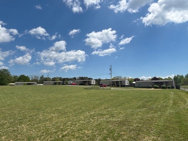 More Photos Of 13 Evergreen Cir, Dunlap Trailer Camper Park For Sale