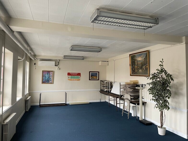 More Photos Of 30-44 East Ave, Pawtucket Storefront Retail Office For Lease