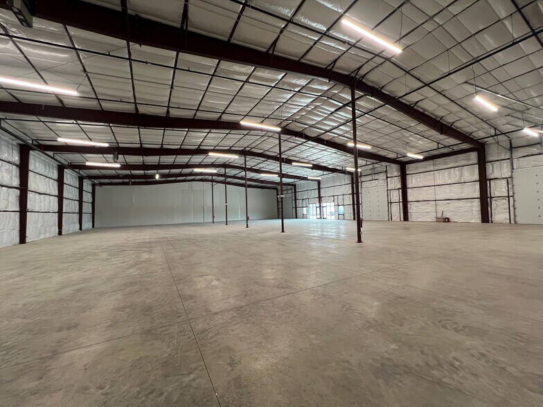 More Photos Of 216 Benelli, Round Rock Warehouse For Lease