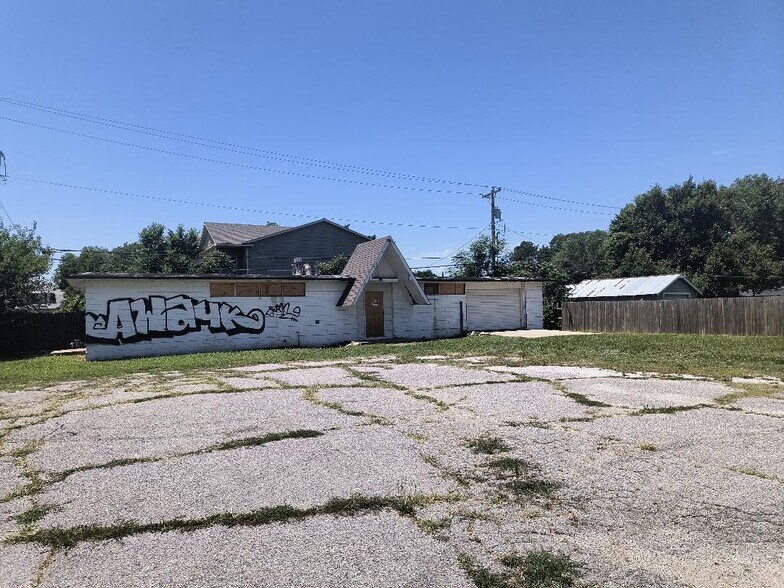More Photos Of 1518 E 1st St N, Wichita Apartments For Sale