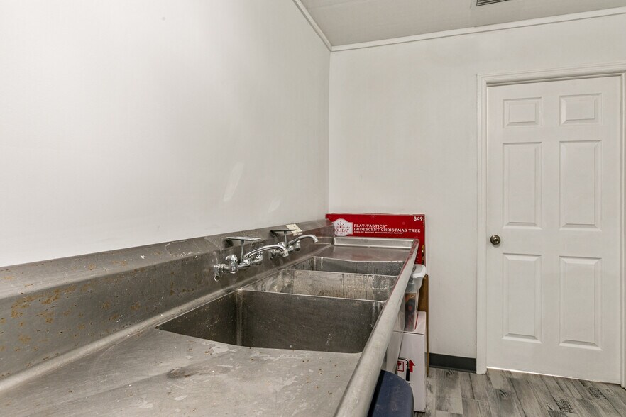 More Photos Of 130 N Volusia St, Saint Augustine Industrial For Sale