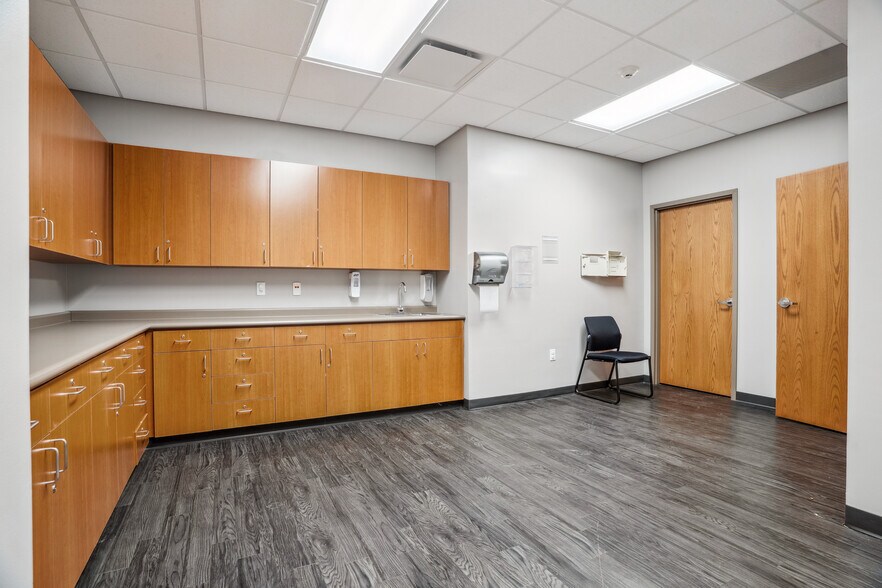 More Photos Of 1414 Main St, Keokuk Office For Sale