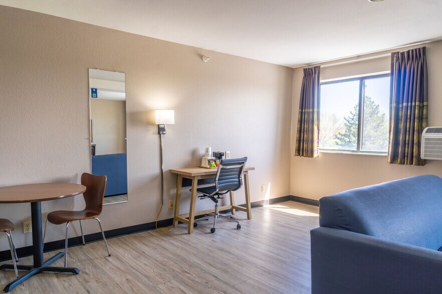 More Photos Of 2530 Singing Hills Blvd, Sioux City Hotel For Sale