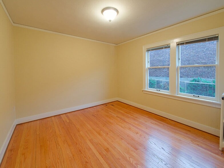 More Photos Of 416 Summit Ave E, Seattle Apartments For Sale