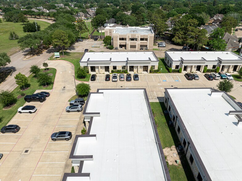 More Photos Of 633 E Fernhurst Dr, Katy Medical For Sale