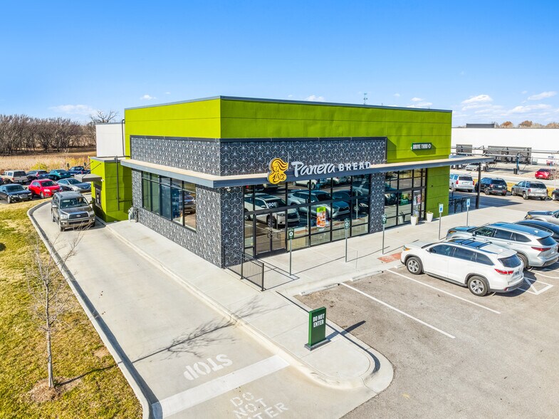 More Photos Of 2901 N Maize Rd, Wichita Fast Food For Sale