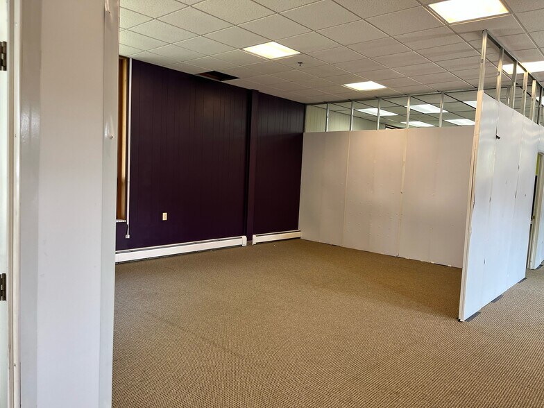 More Photos Of 400 Riverside Dr, Johnson City Specialty For Lease