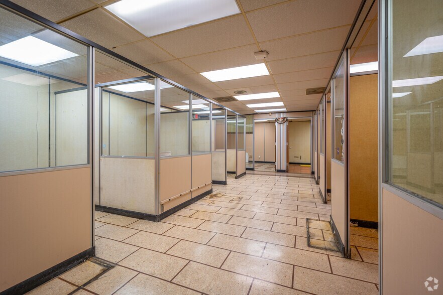 More Photos Of 1305 W Jackson Ave, Pasadena Manufacturing For Sale