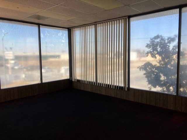More Photos Of 300 Kentucky St, Bakersfield Manufacturing For Lease
