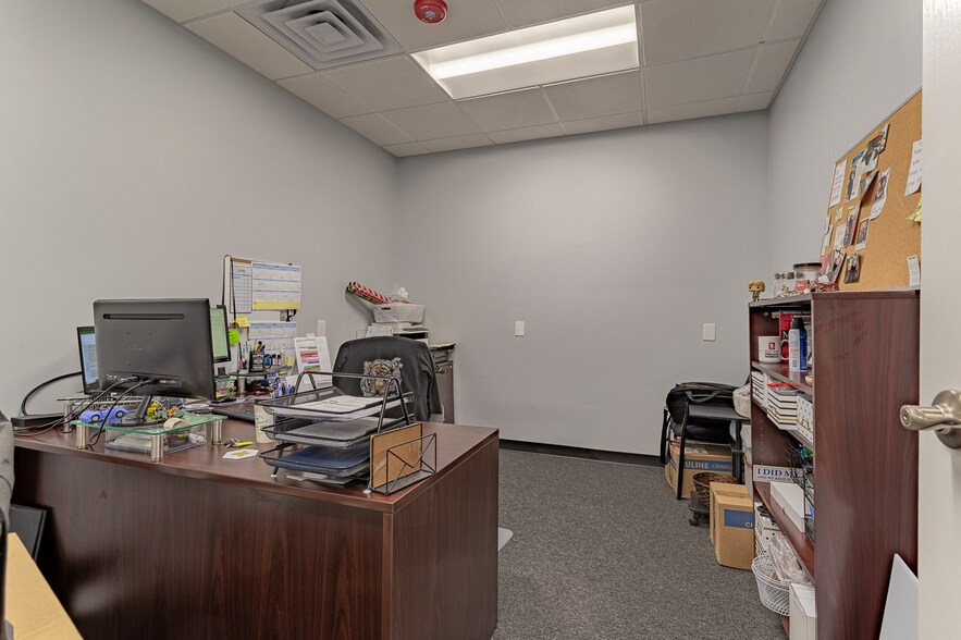 More Photos Of 1021-1041 Bonaventure Dr, Elk Grove Village Medical For Sale