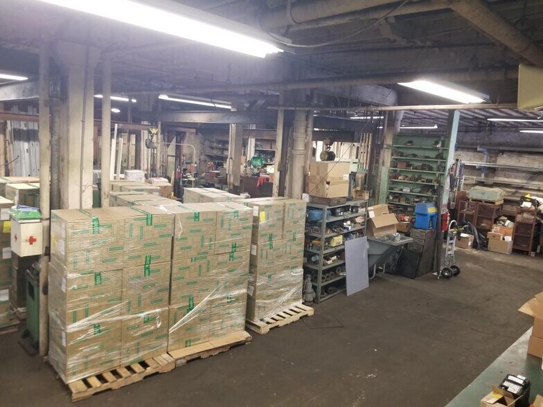 More Photos Of 64 Richards St, Brooklyn Warehouse For Lease