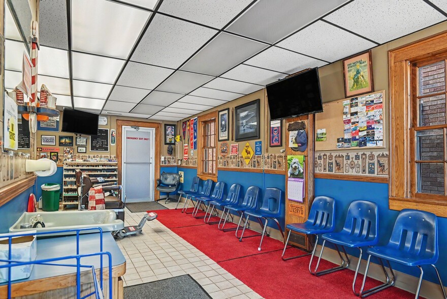 More Photos Of 253 W Monroe St, Bangor General Retail For Sale