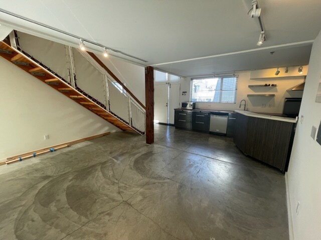 More Photos Of 615 Hampton Dr, Venice Apartments For Sale
