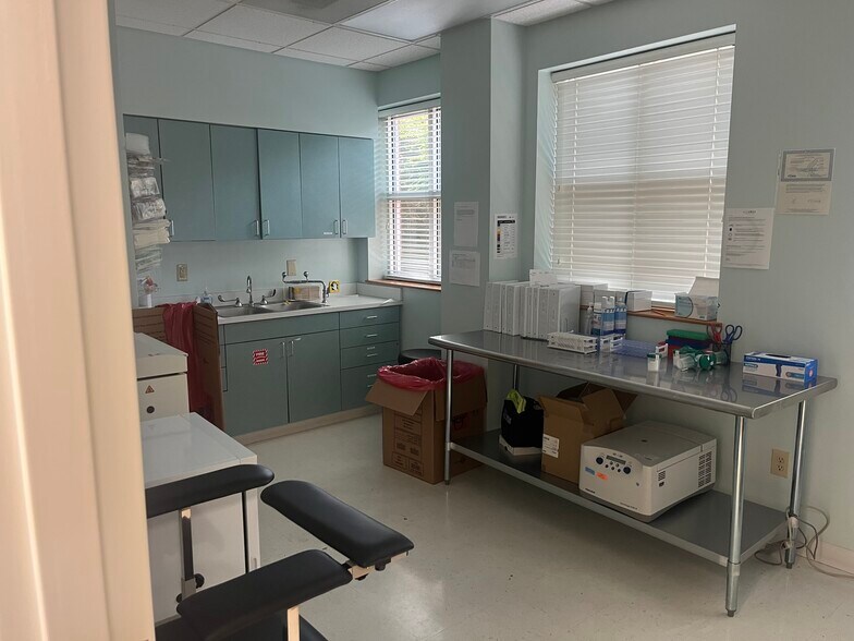 More Photos Of 725 Highland Oaks Dr, Winston-Salem Medical For Lease