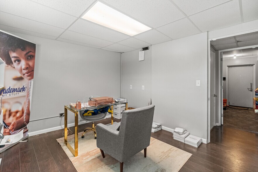 More Photos Of 2702 Flushing Rd, Flint Office For Sale