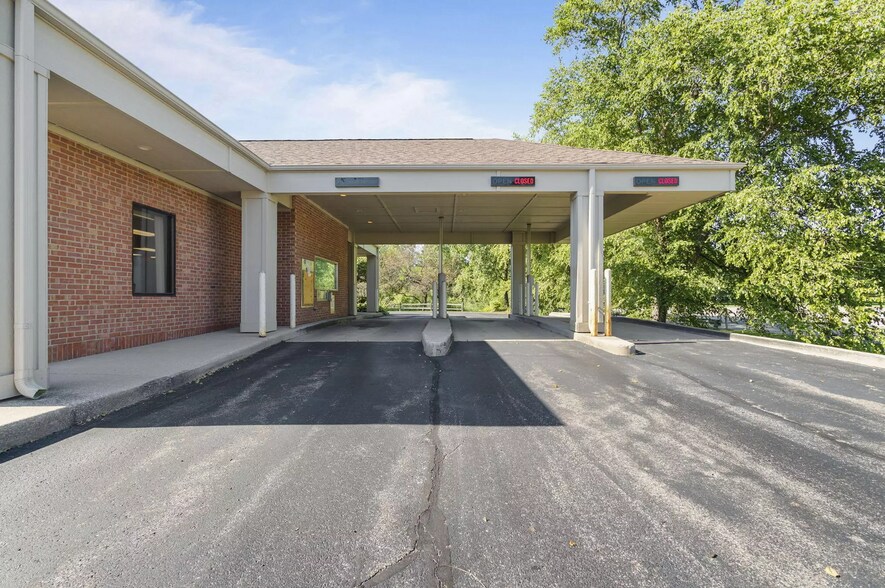 More Photos Of 201 Koomler Dr, La Porte Bank For Sale