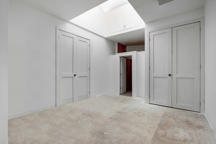 More Photos Of 5726 W Washington Blvd, Los Angeles Light Distribution For Lease