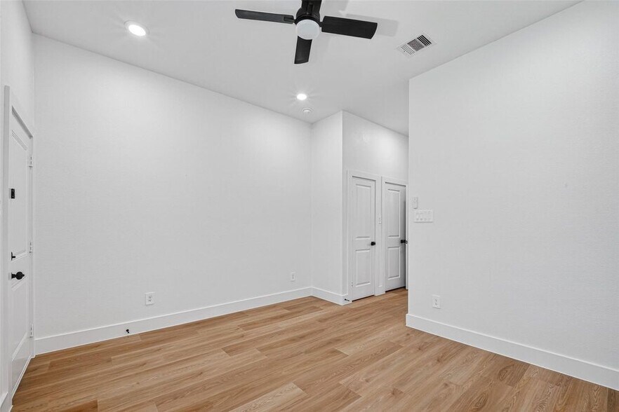 More Photos Of 7840 Nashville Unit A/B Street, Houston Apartments For Sale
