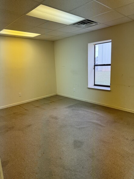 More Photos Of 103 Industrial Park Dr, Perry Distribution For Lease