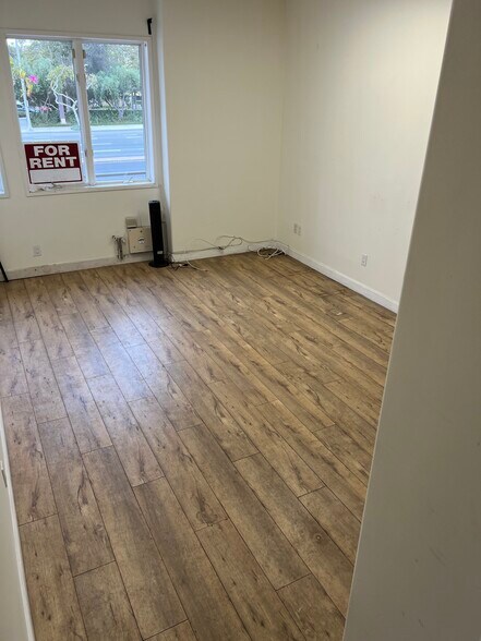 More Photos Of 2333 E Coast Hwy, Corona Del Mar Storefront Retail Office For Lease