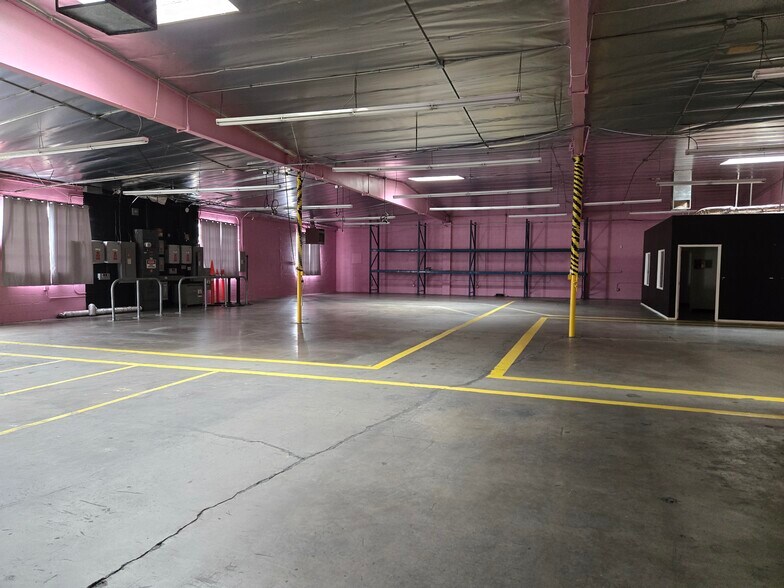 More Photos Of 2205 N Hollywood Way, Burbank Service For Lease