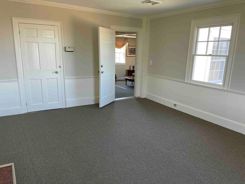 More Photos Of 510 Main St, Gorham Office For Lease